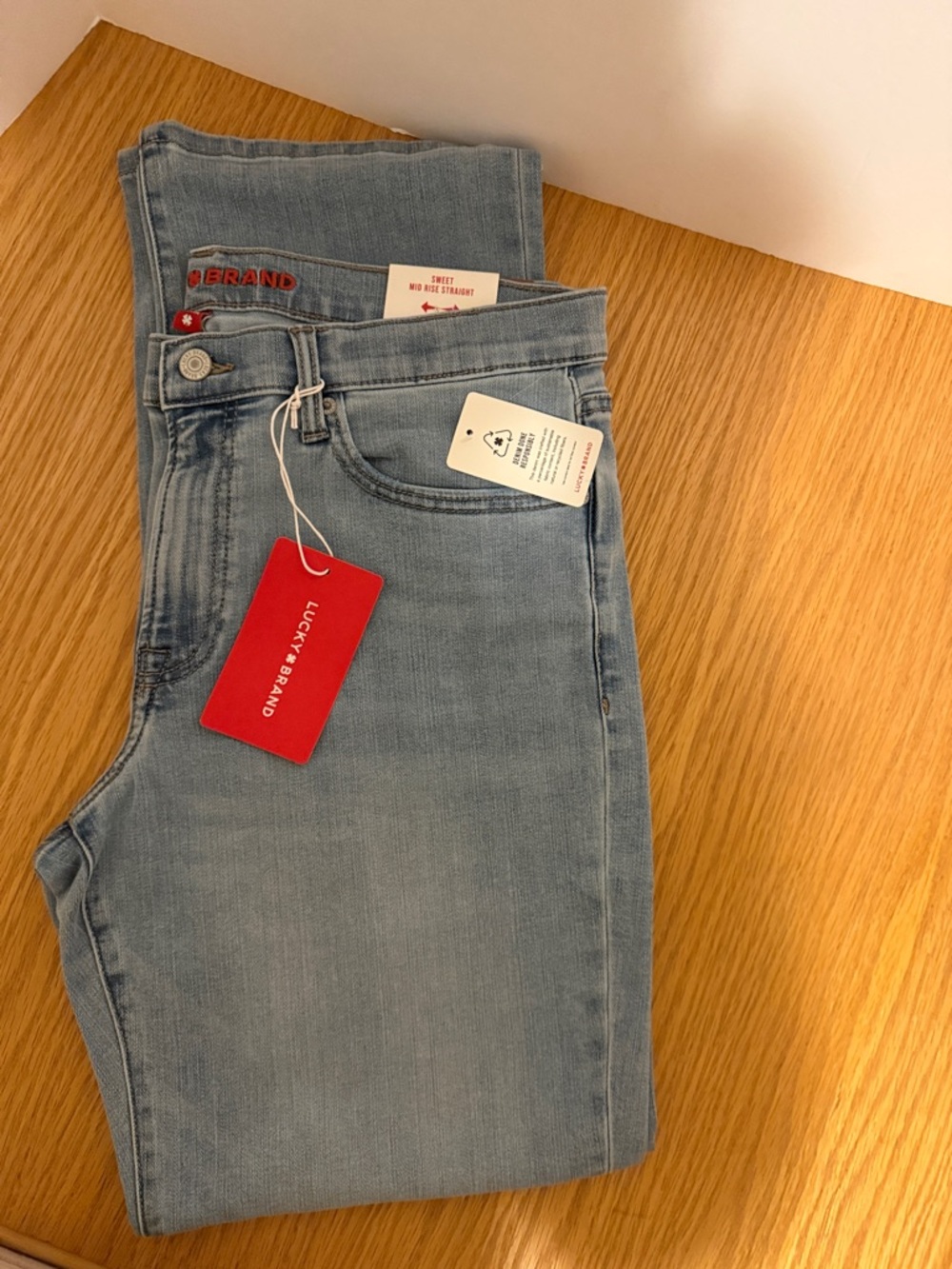 Lucky Brand Light Blue Skinny Jeans with Red Tag